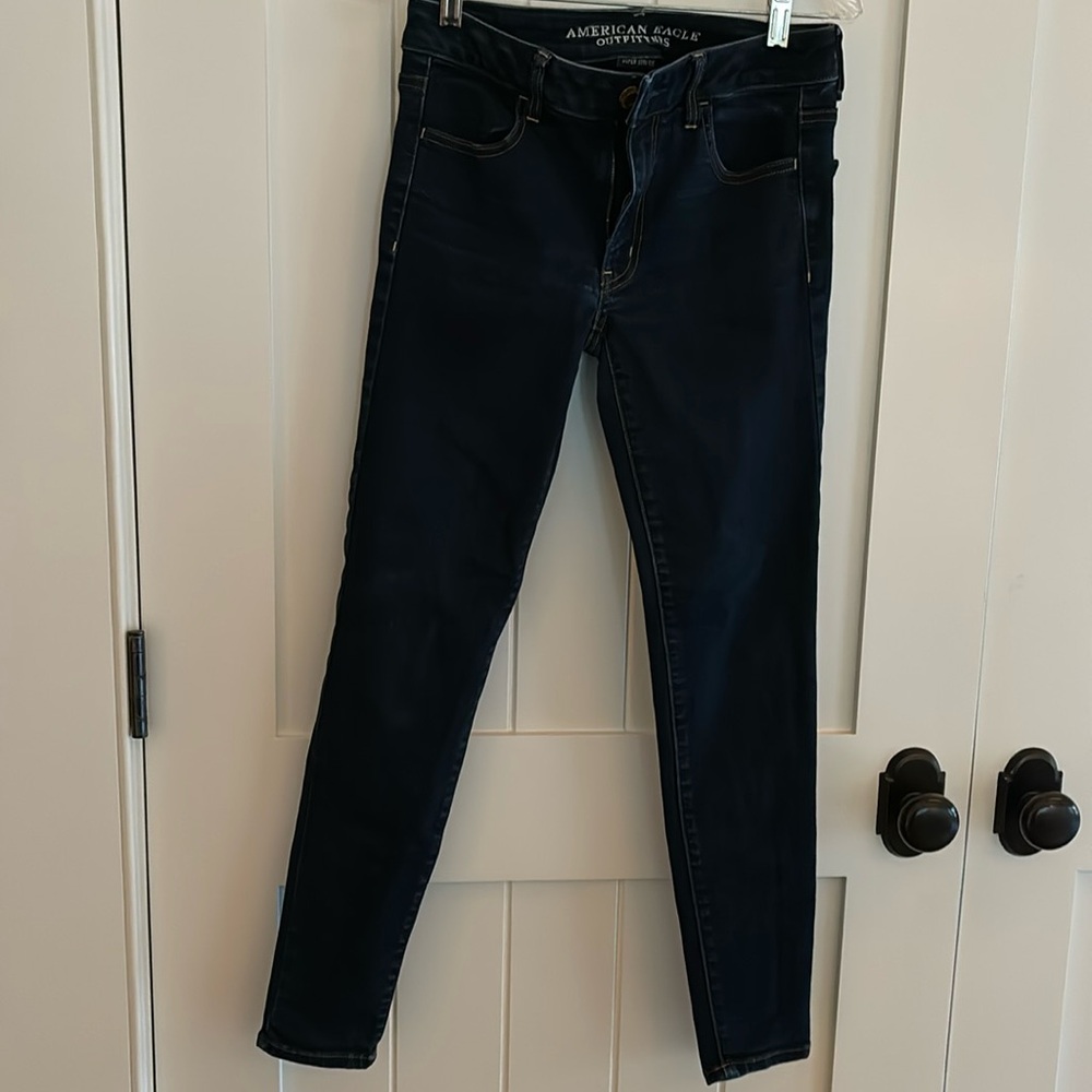 American Eagle size 6 dark wash denim jegging. Style: super stretch